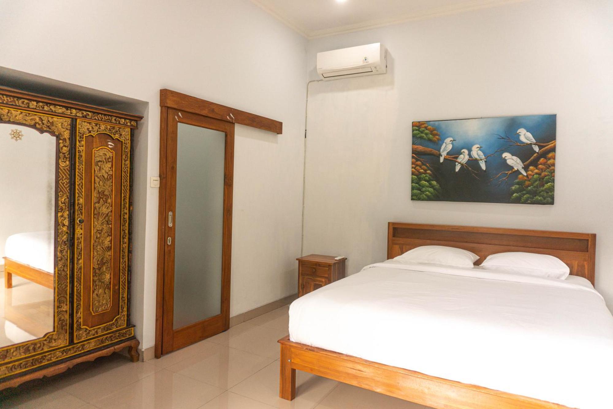 Srinadi Guest House Lovina Екстер'єр фото