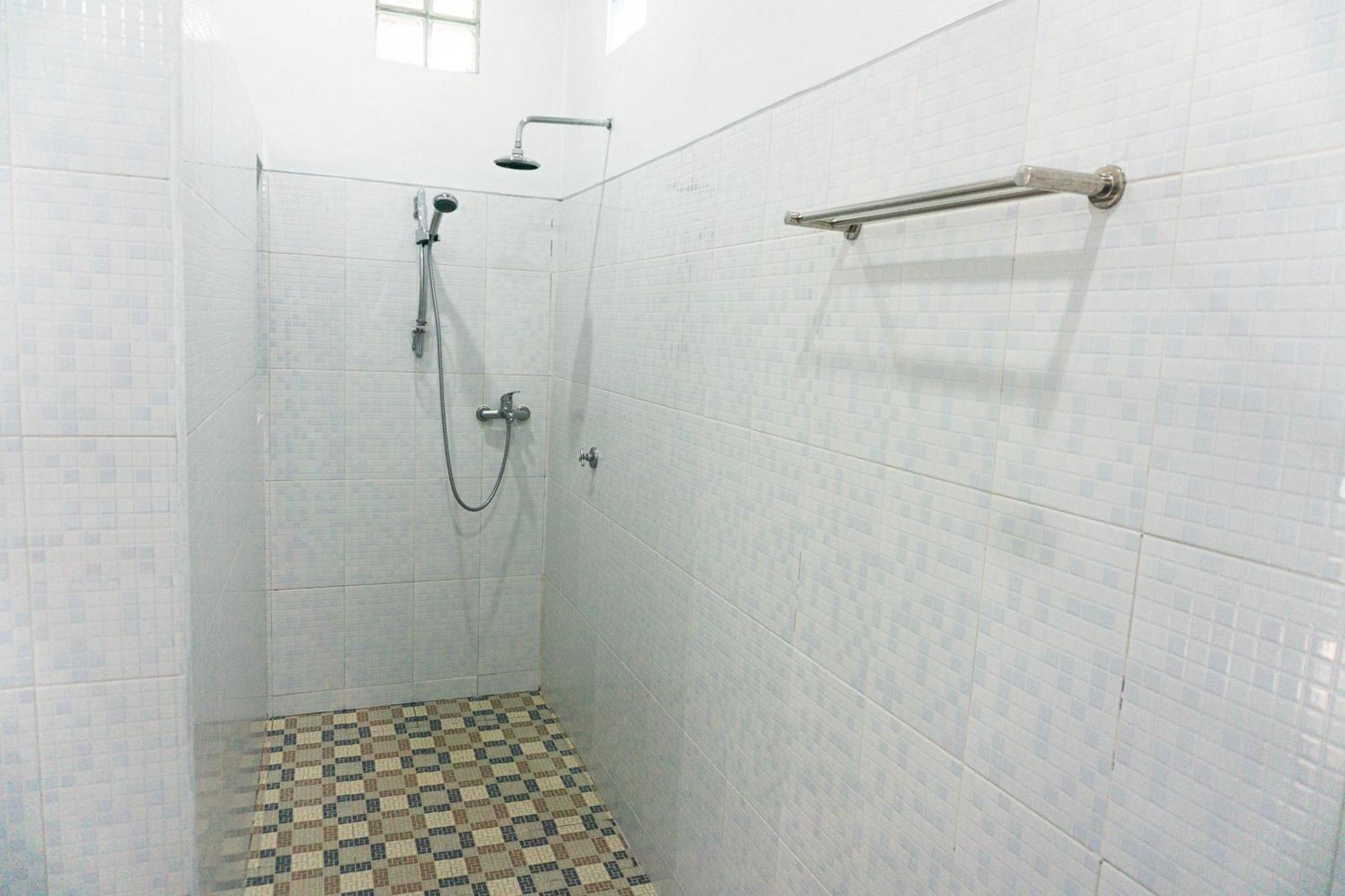 Srinadi Guest House Lovina Екстер'єр фото