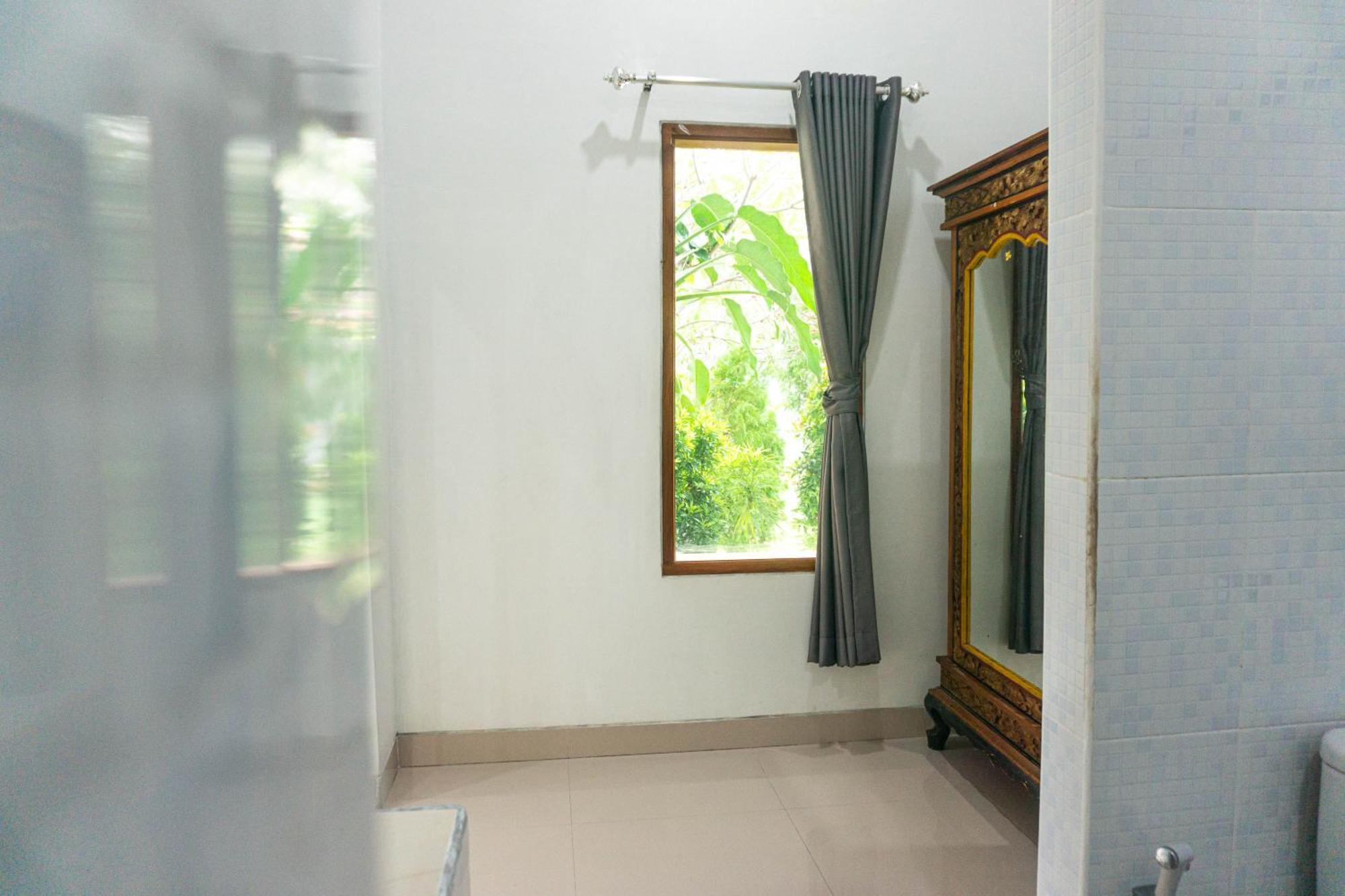 Srinadi Guest House Lovina Екстер'єр фото