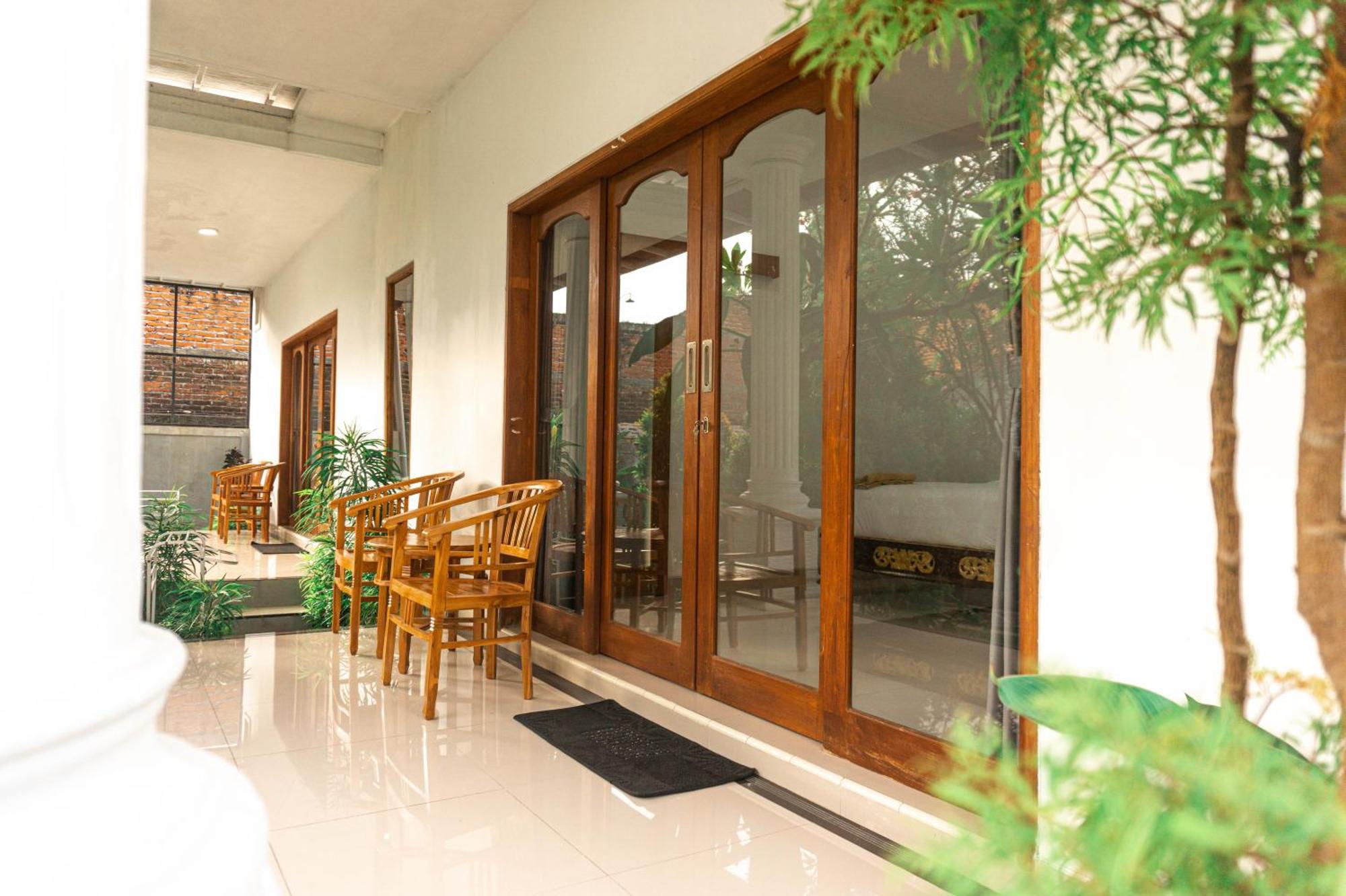 Srinadi Guest House Lovina Екстер'єр фото