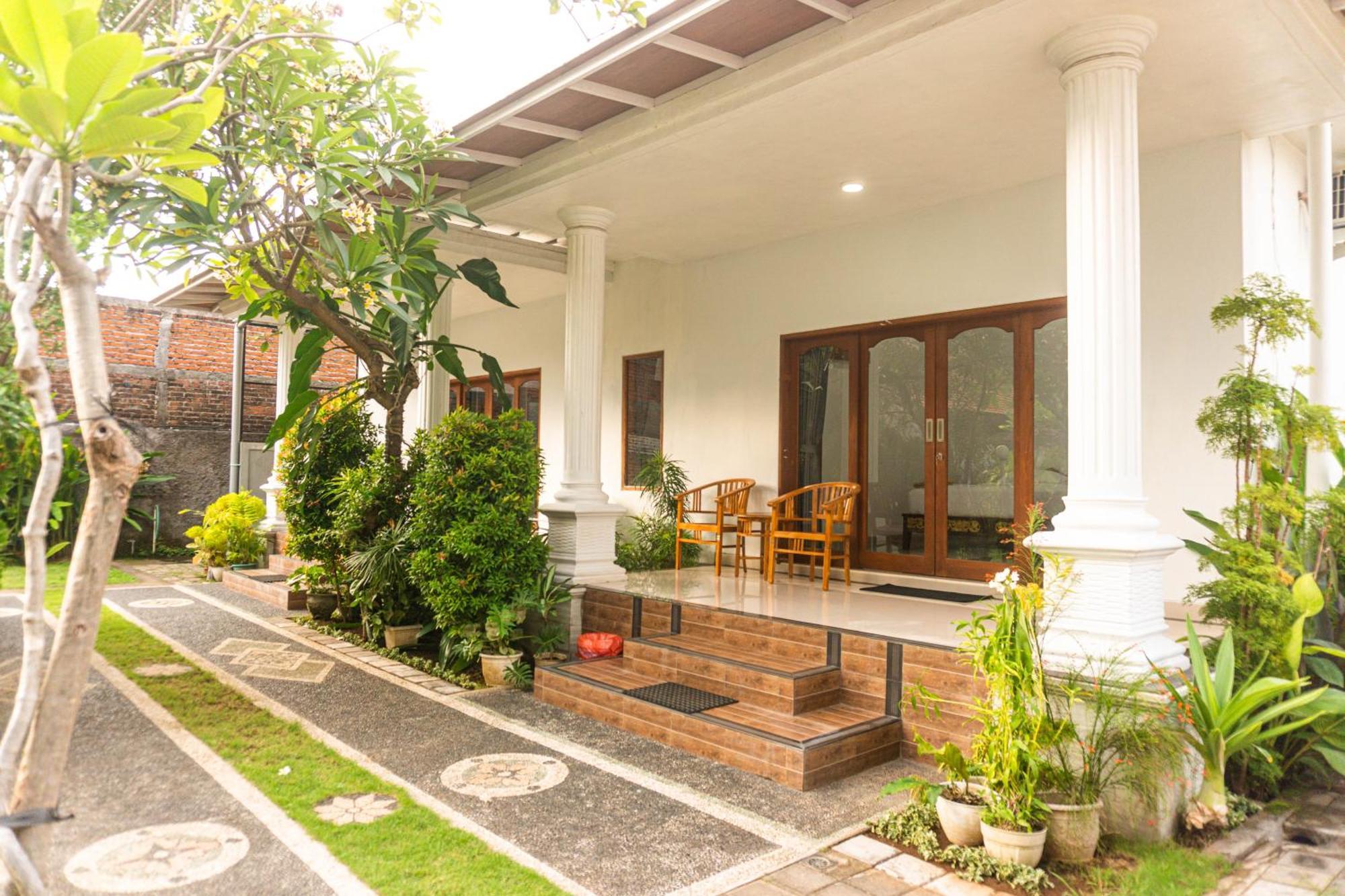 Srinadi Guest House Lovina Екстер'єр фото